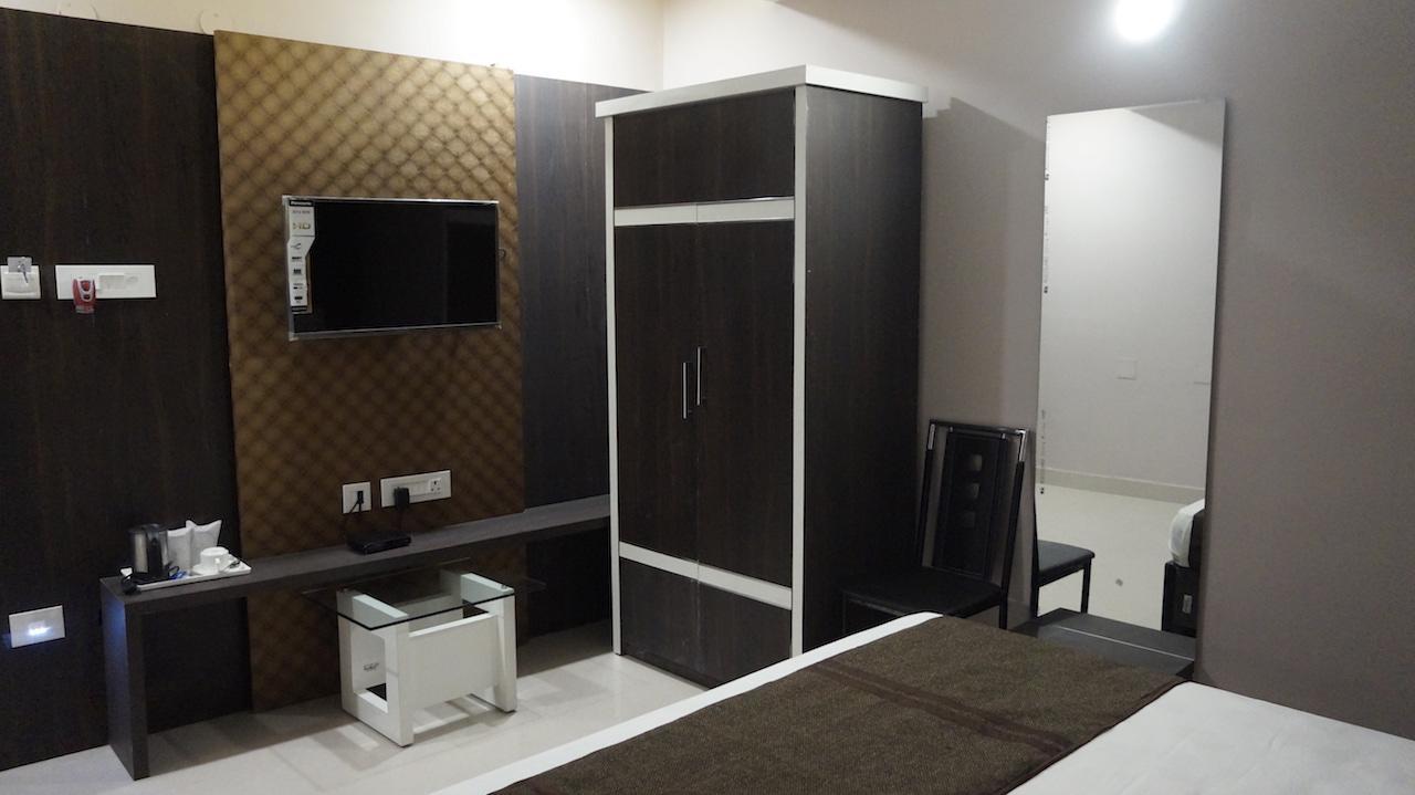 Hotel Golden Tulip Jalpāiguri エクステリア 写真
