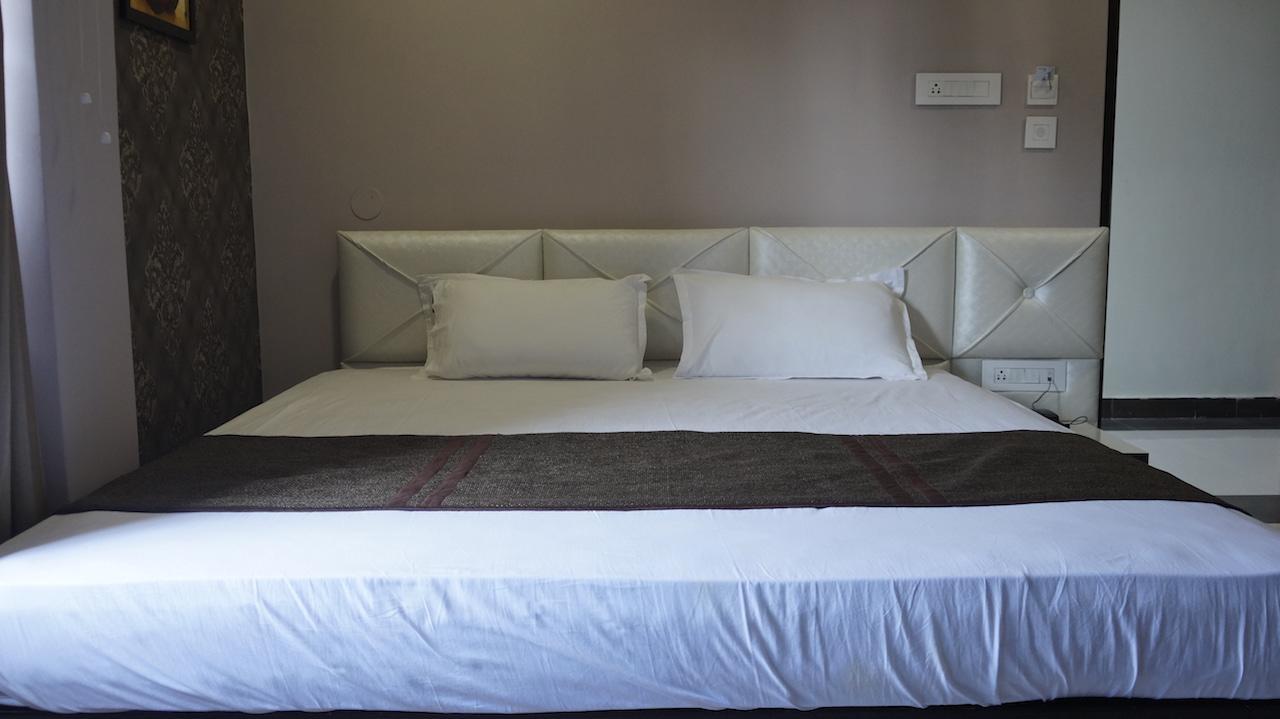 Hotel Golden Tulip Jalpāiguri エクステリア 写真